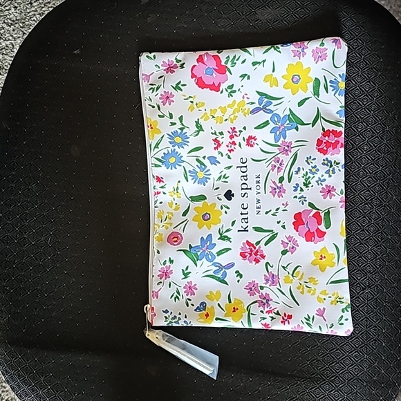 Kate Spade NWTS large pouch makeup bag - Picture 3 of 5